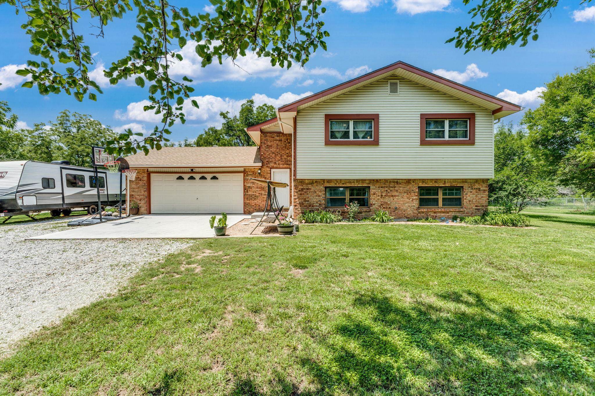 1441 N Estate Property Photo 1