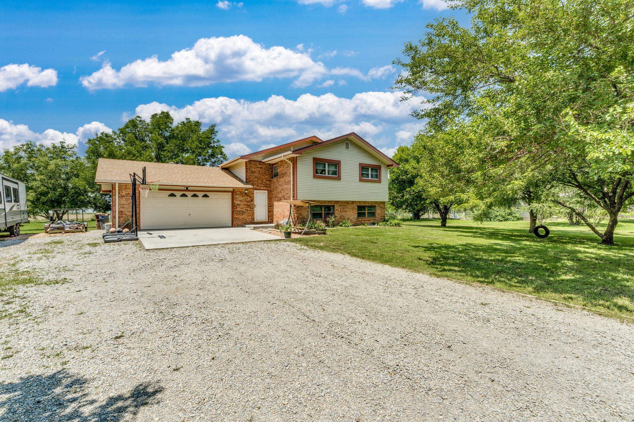 1441 N Estate Property Photo 2