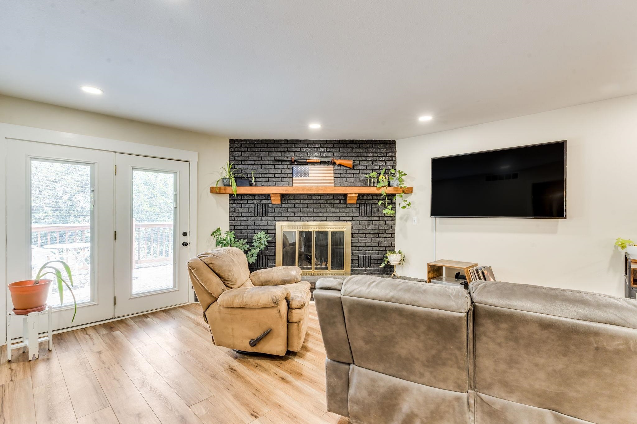 1441 N Estate Property Photo 4