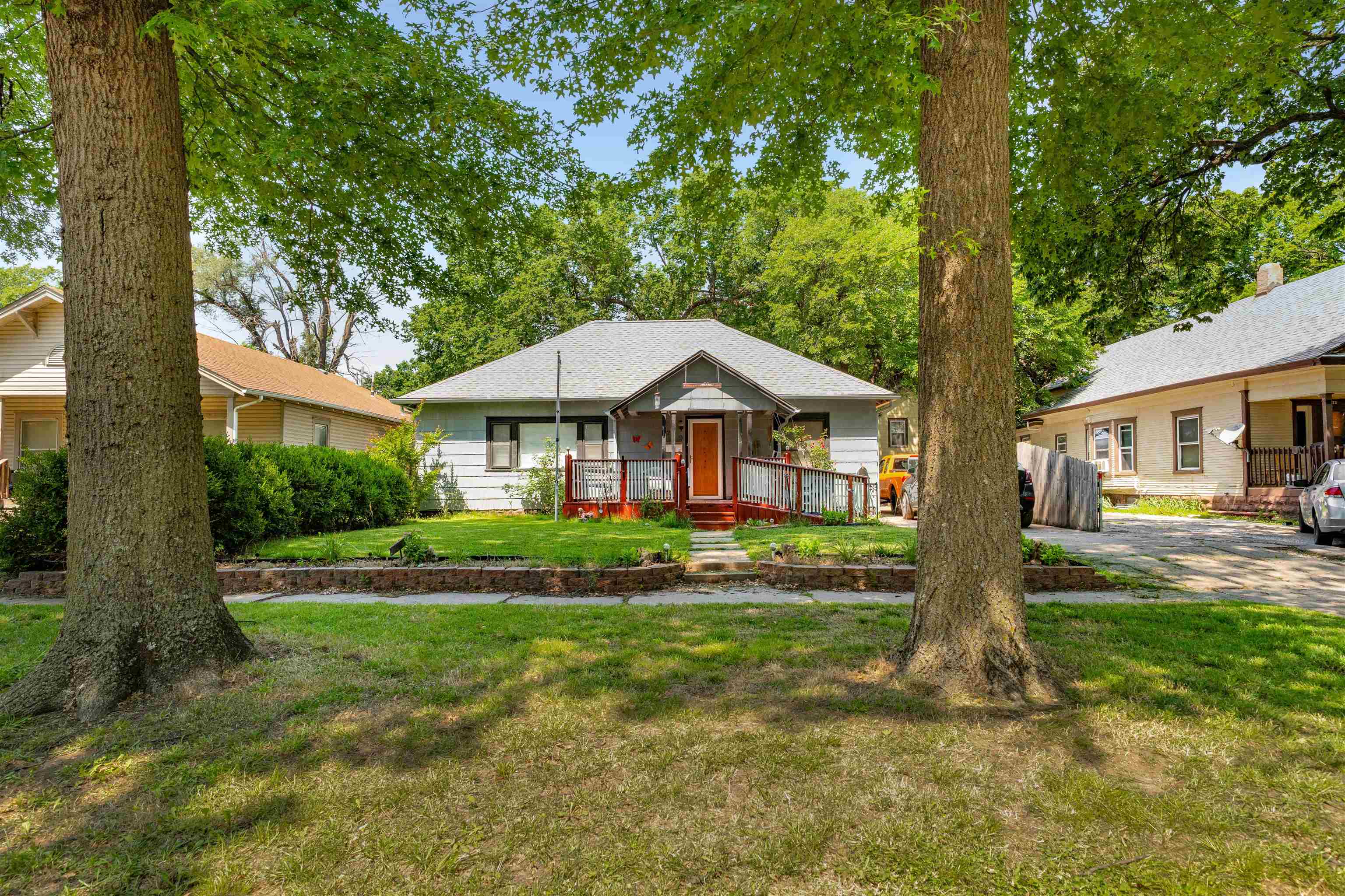 229 S Sedgwick St Property Photo