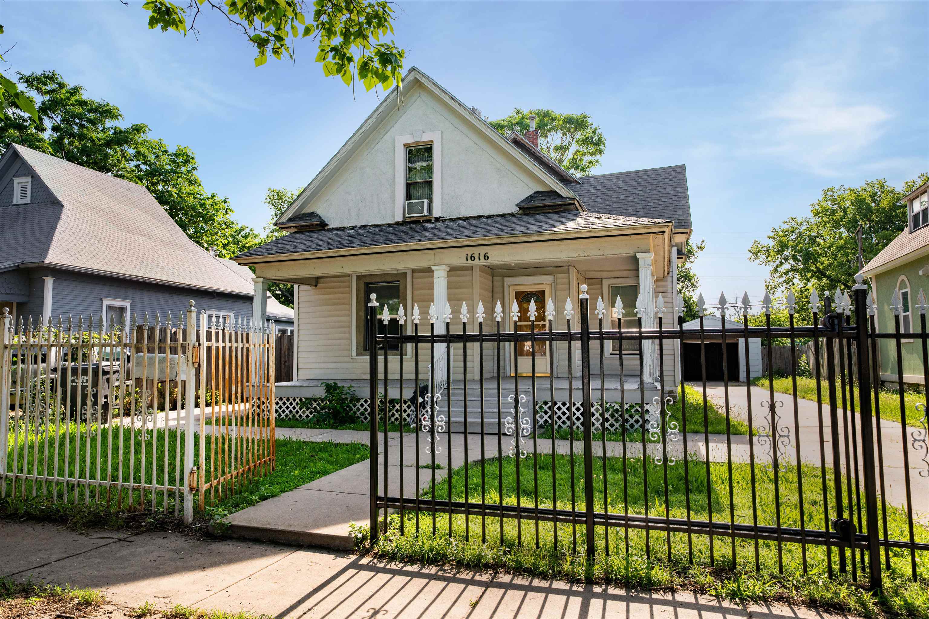 1616 N Emporia Ave Property Photo 1