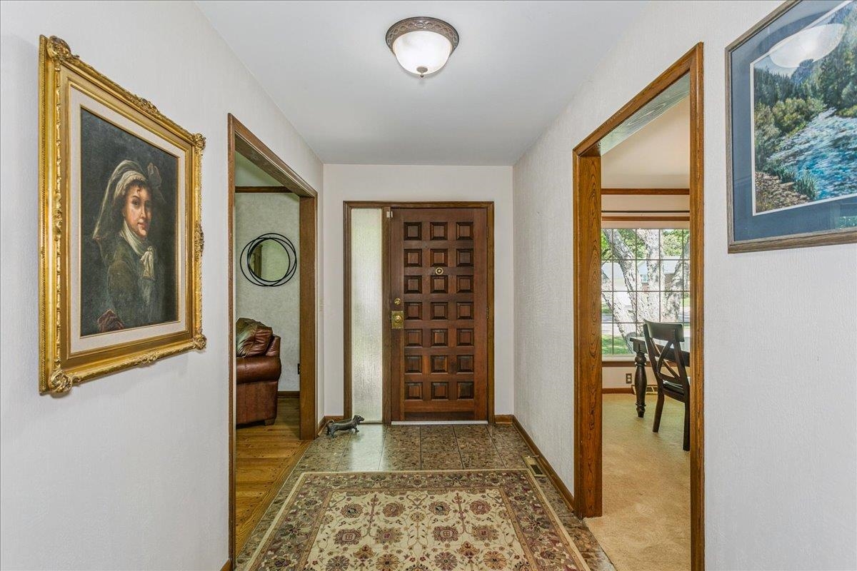 134 N Armour St Property Photo 3