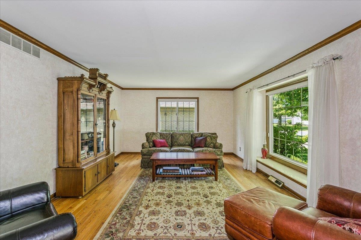 134 N Armour St Property Photo 4