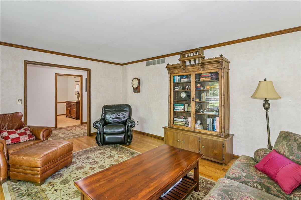 134 N Armour St Property Photo 5
