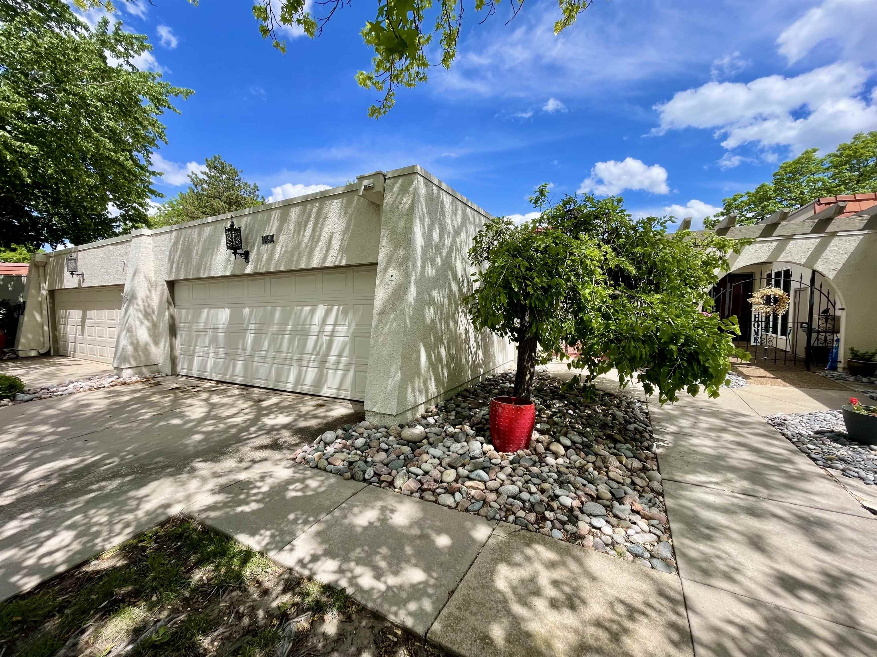 49 E Via Roma Property Photo 1