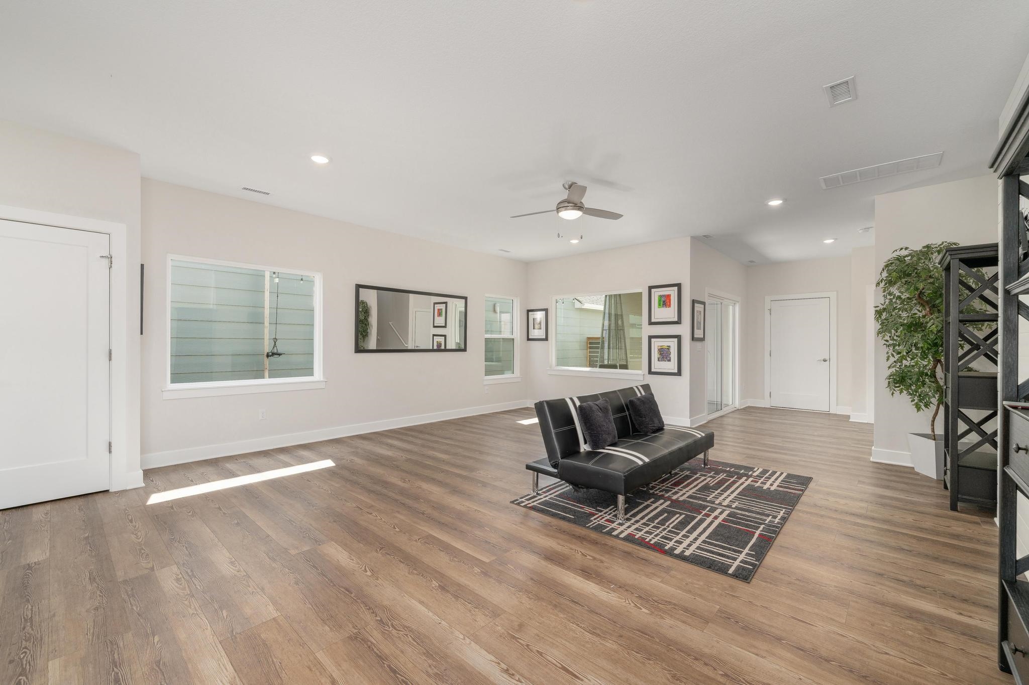435 E Park Pl Property Photo 6