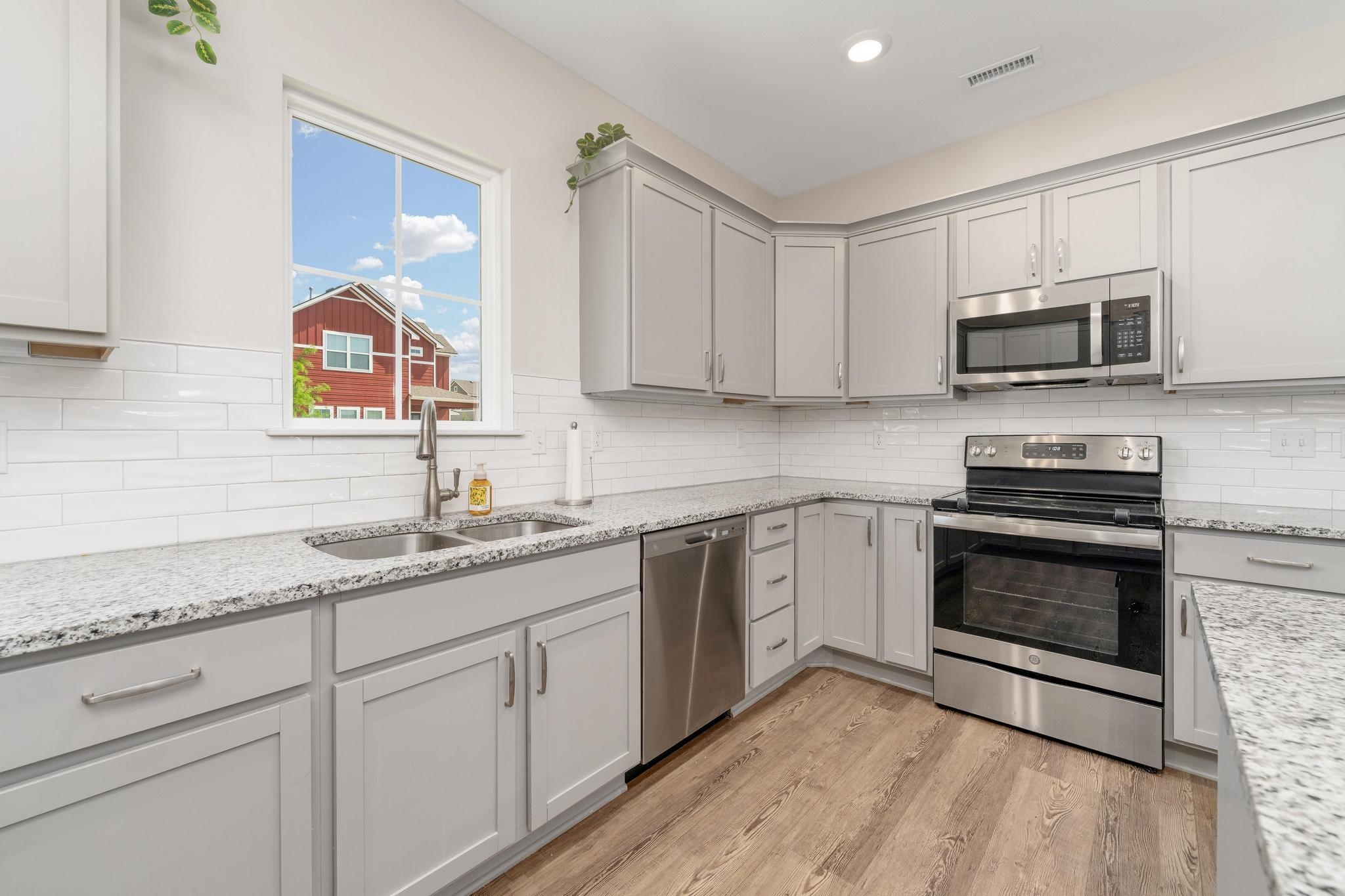435 E Park Pl Property Photo 15