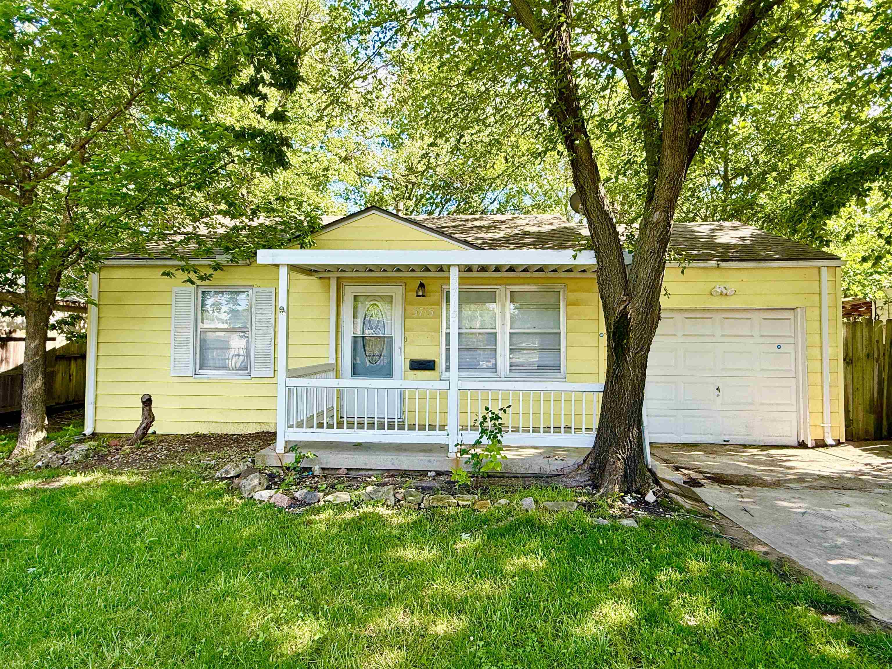 5715 Grand St Property Photo 1