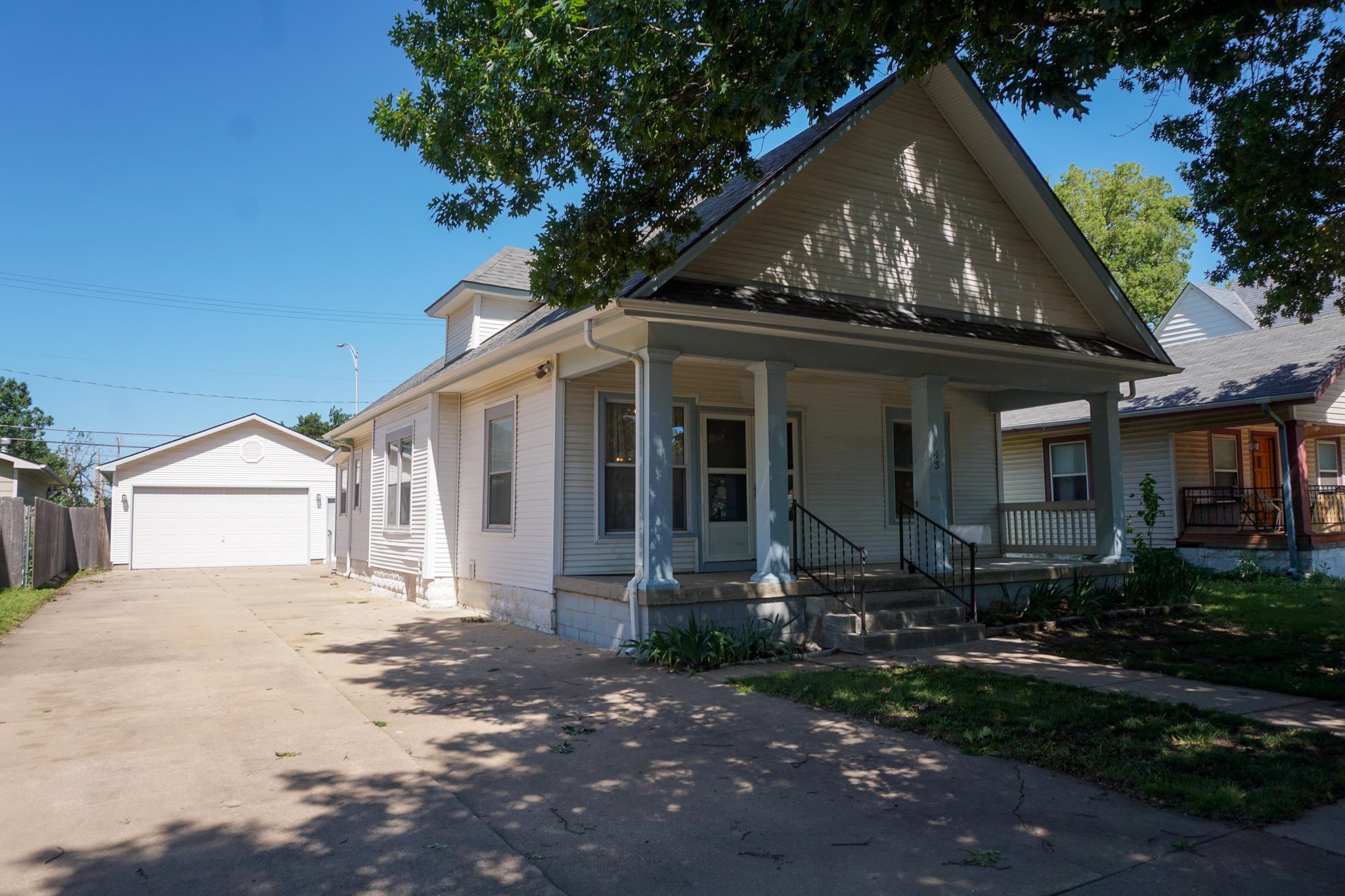 243 S Poplar St Property Photo 1
