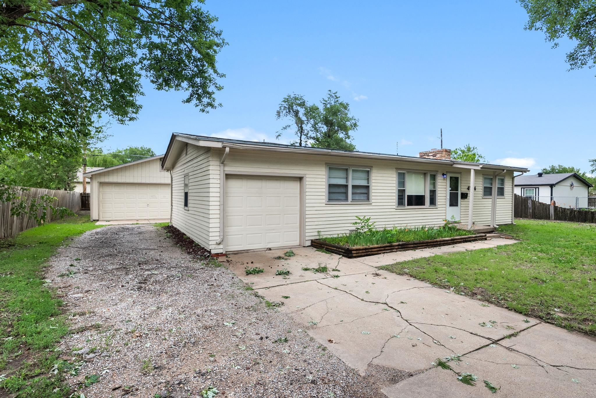 4744 S Vine Property Photo 1