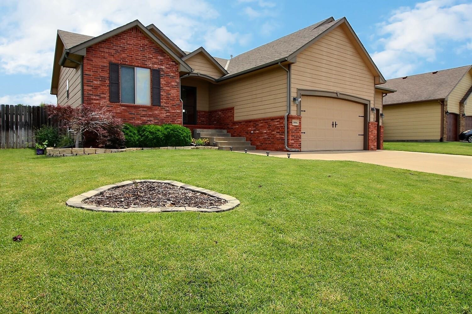 3006 N Rock Bridge St Property Photo 1