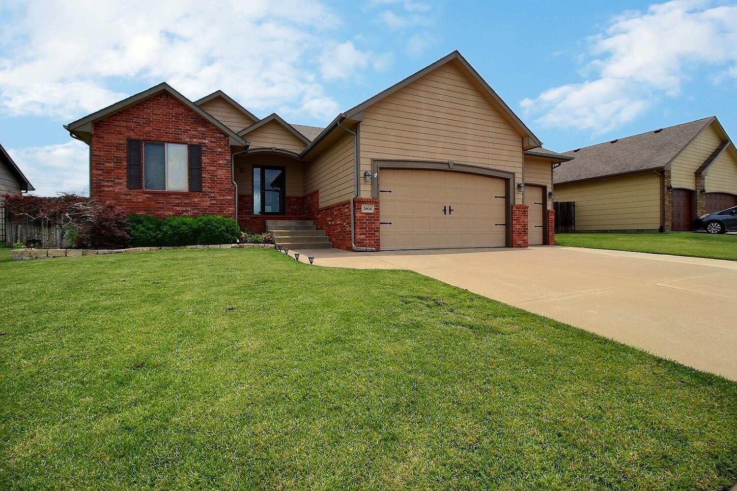 3006 N Rock Bridge St Property Photo 2