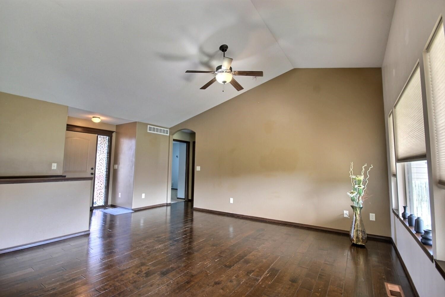 3006 N Rock Bridge St Property Photo 4