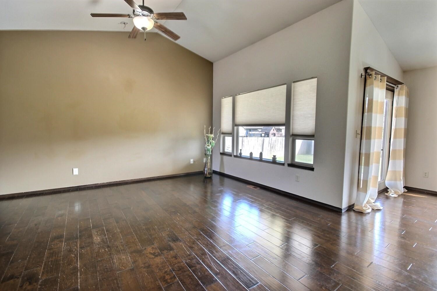 3006 N Rock Bridge St Property Photo 5