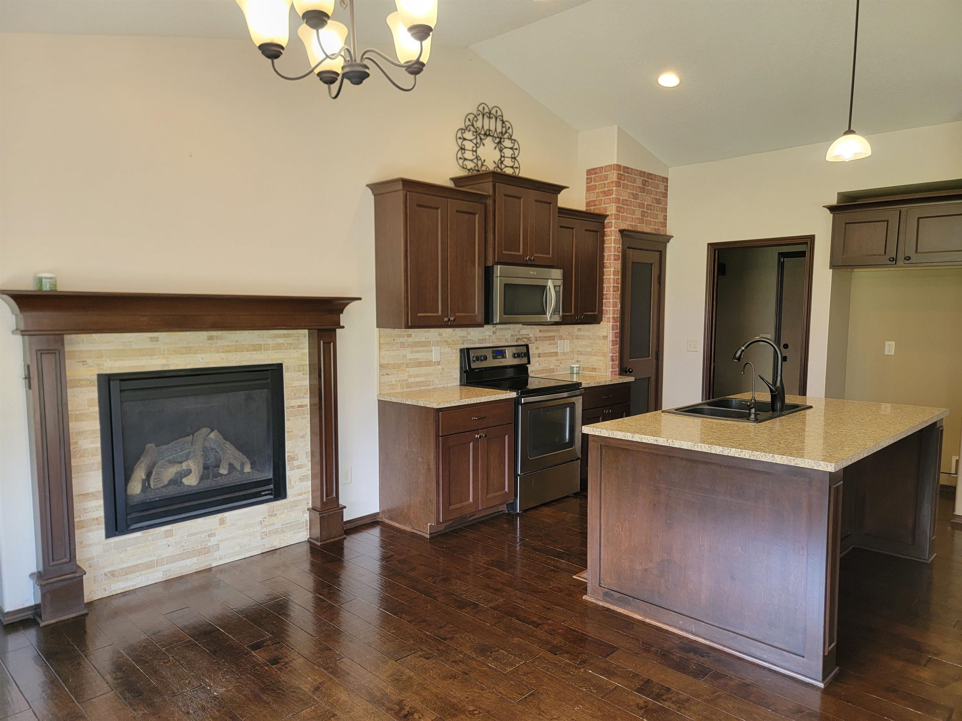 3006 N Rock Bridge St Property Photo 6