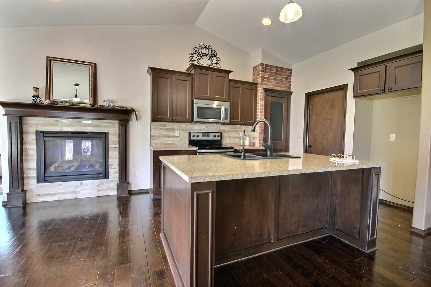 3006 N Rock Bridge St Property Photo 6