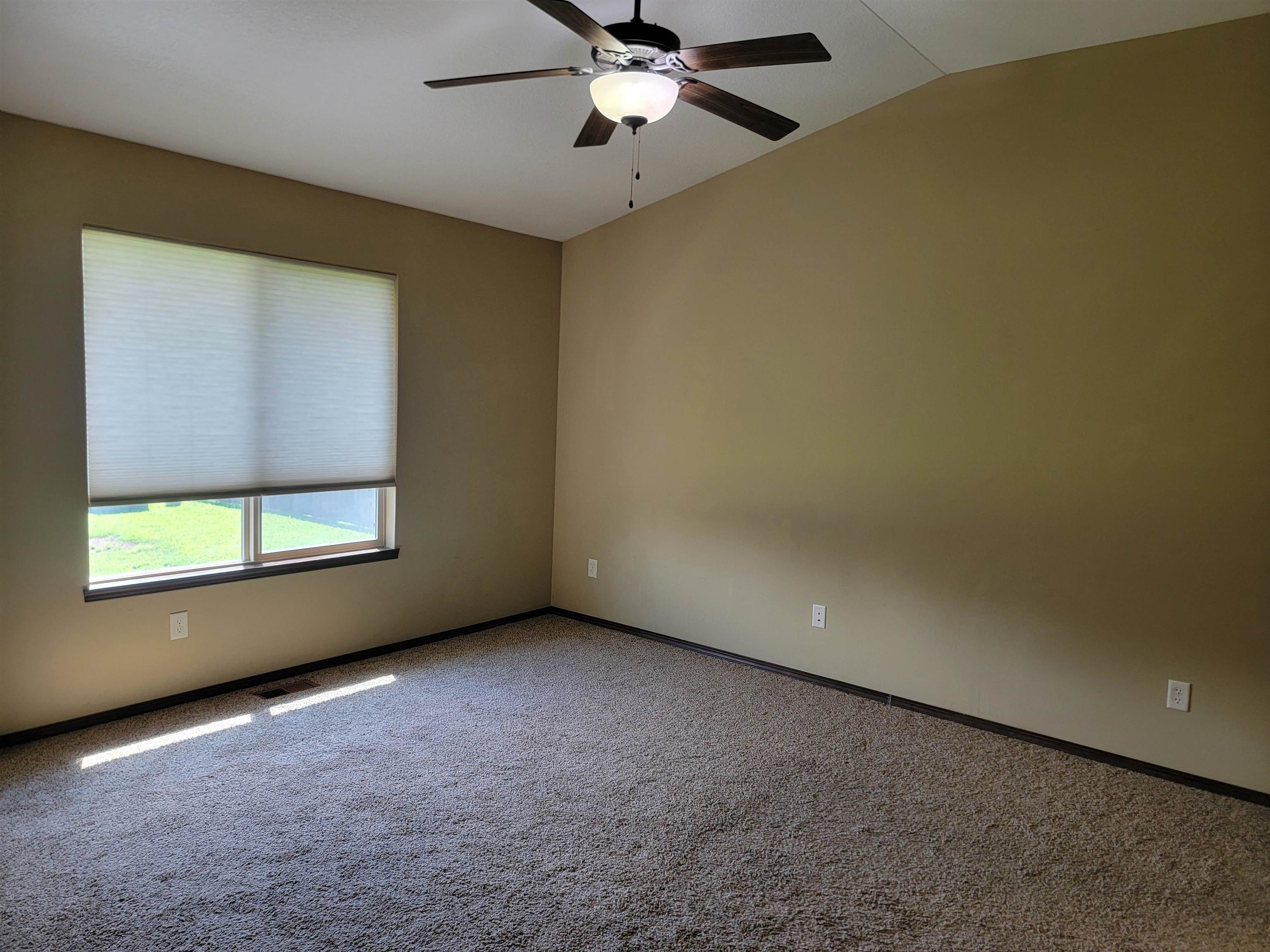 3006 N Rock Bridge St Property Photo 7