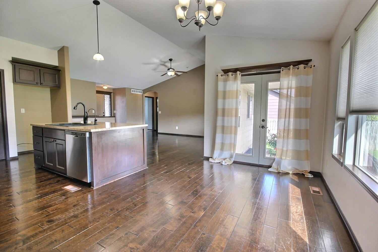 3006 N Rock Bridge St Property Photo 8