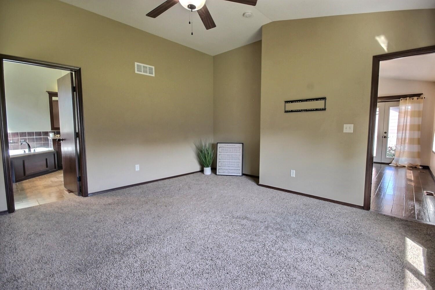 3006 N Rock Bridge St Property Photo 12