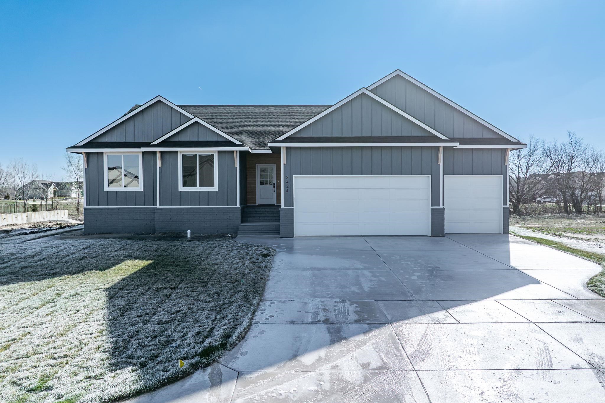 8424 Pebble St Property Photo 1