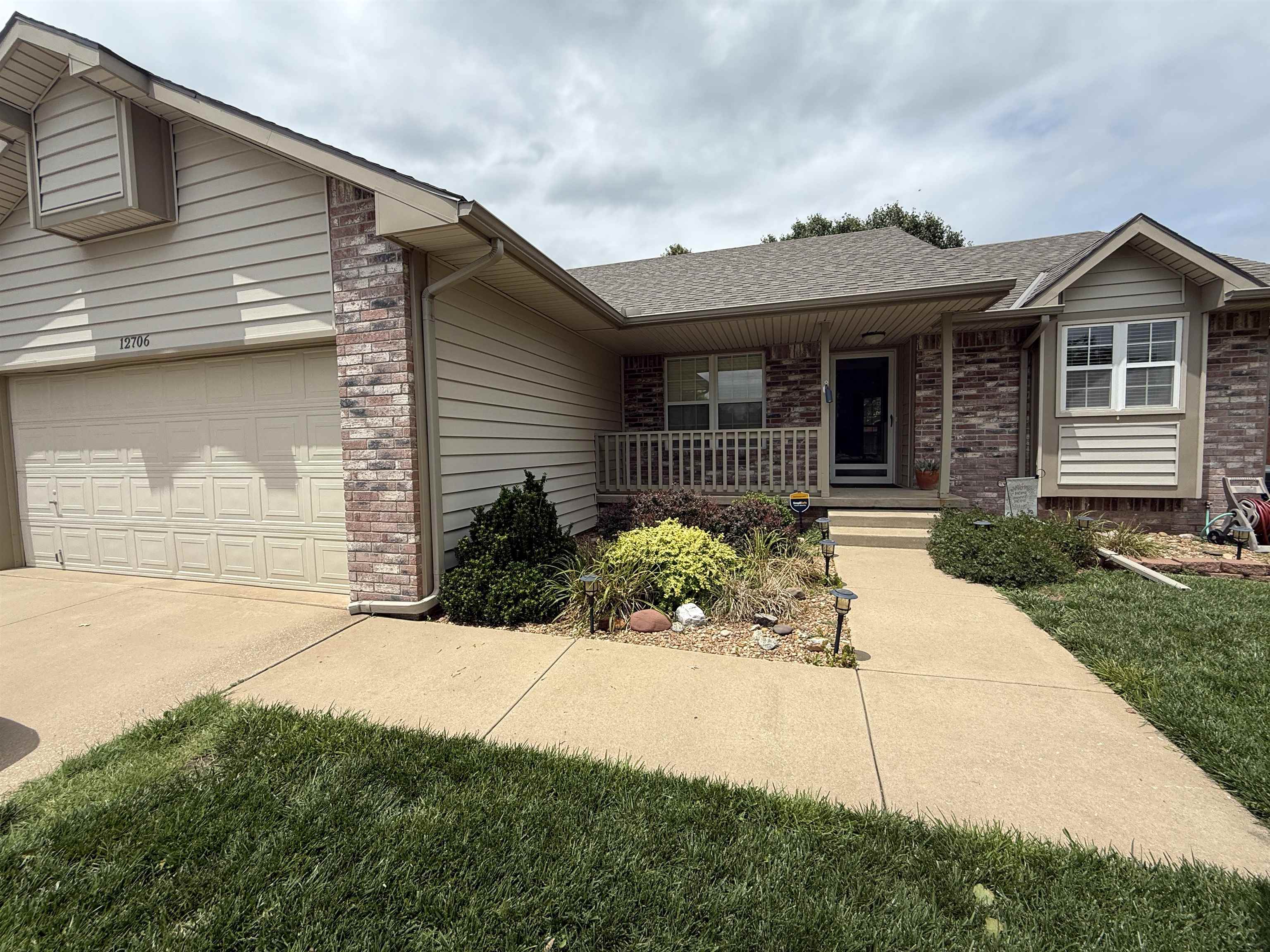 12706 W Taft Property Photo 1