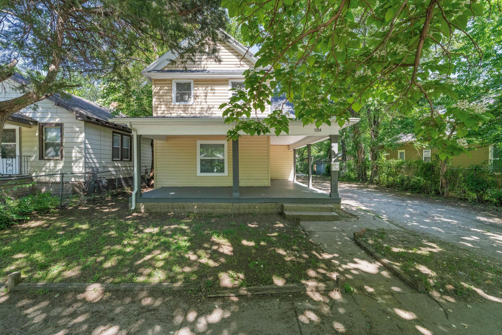 1254 N Lewellen St Property Photo 1