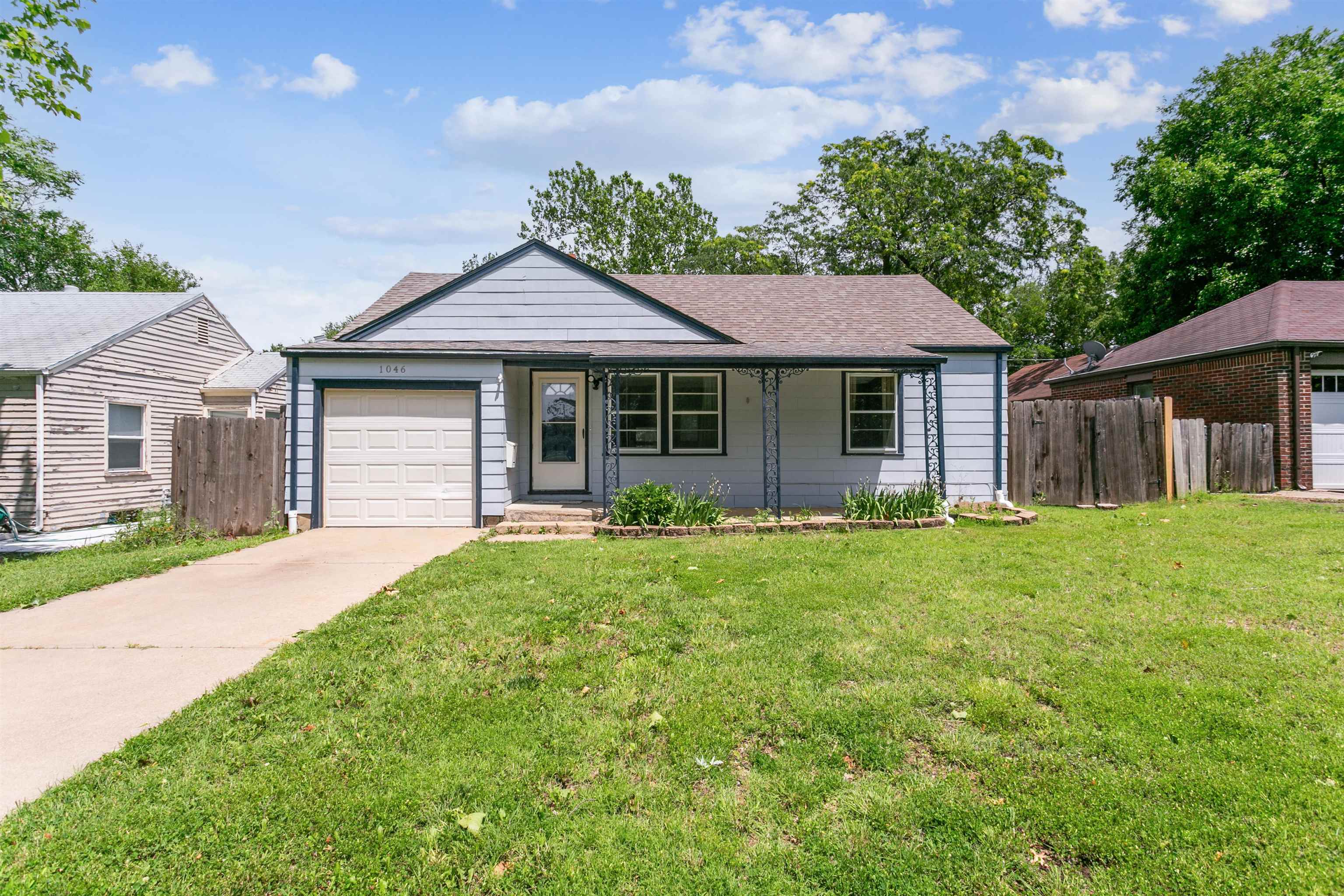 1046 N Crestway St Property Photo 2