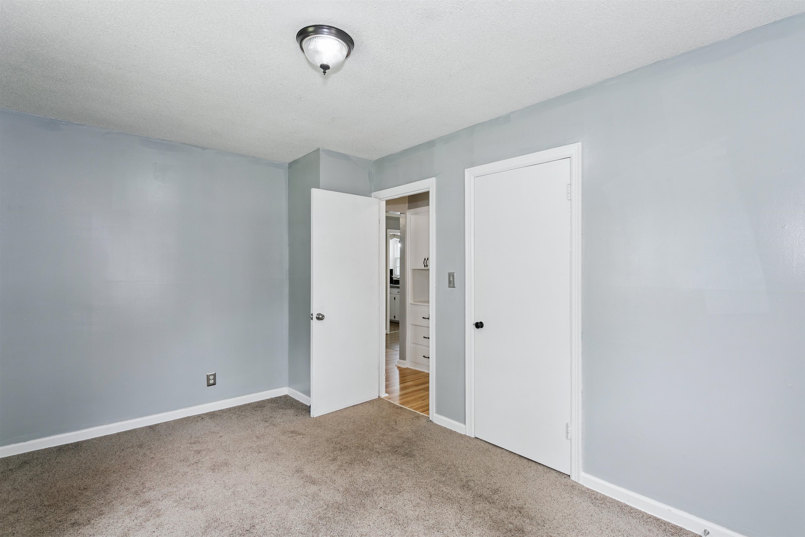 1046 N Crestway St Property Photo 12