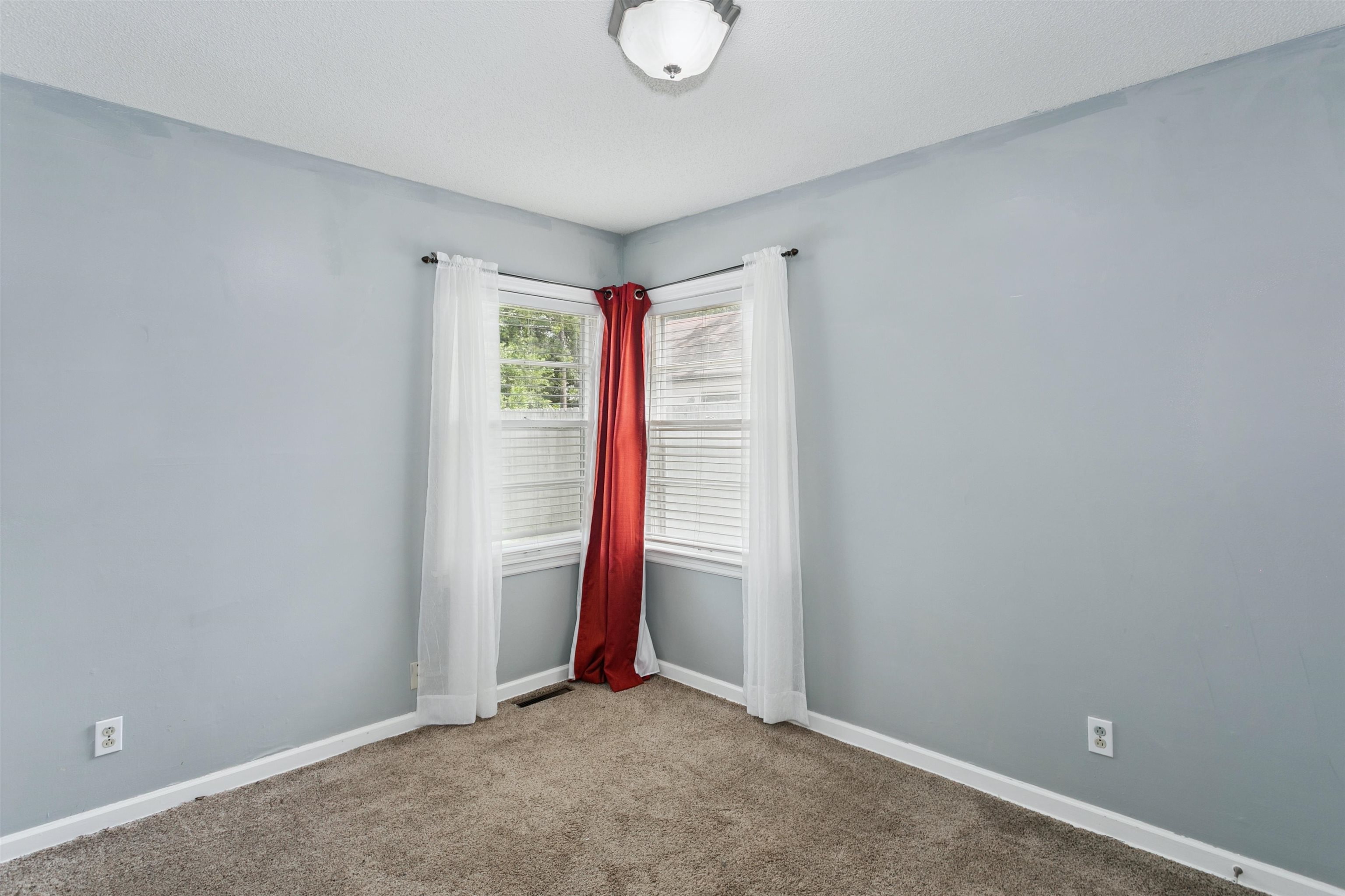 1046 N Crestway St Property Photo 13