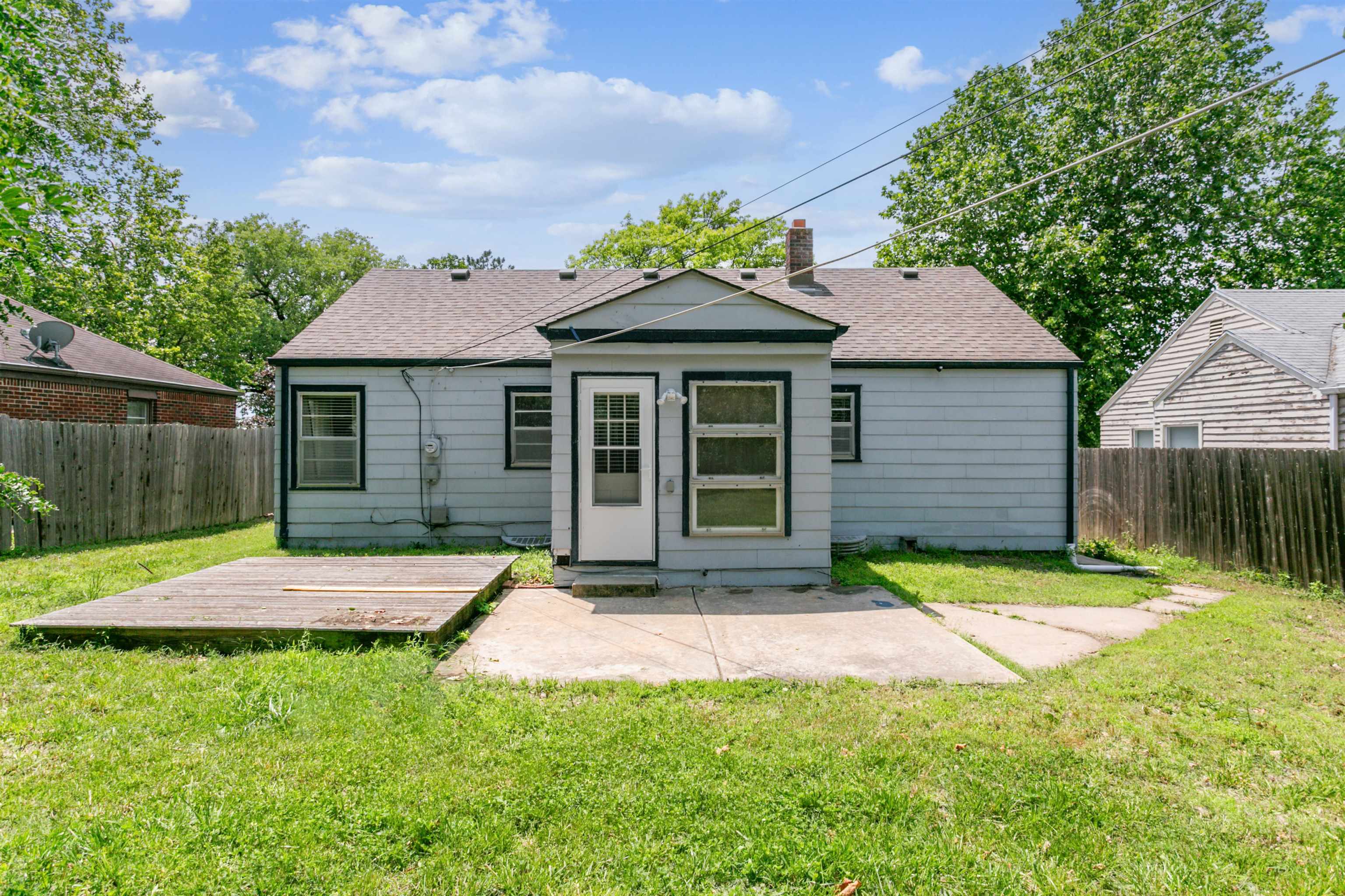 1046 N Crestway St Property Photo 20