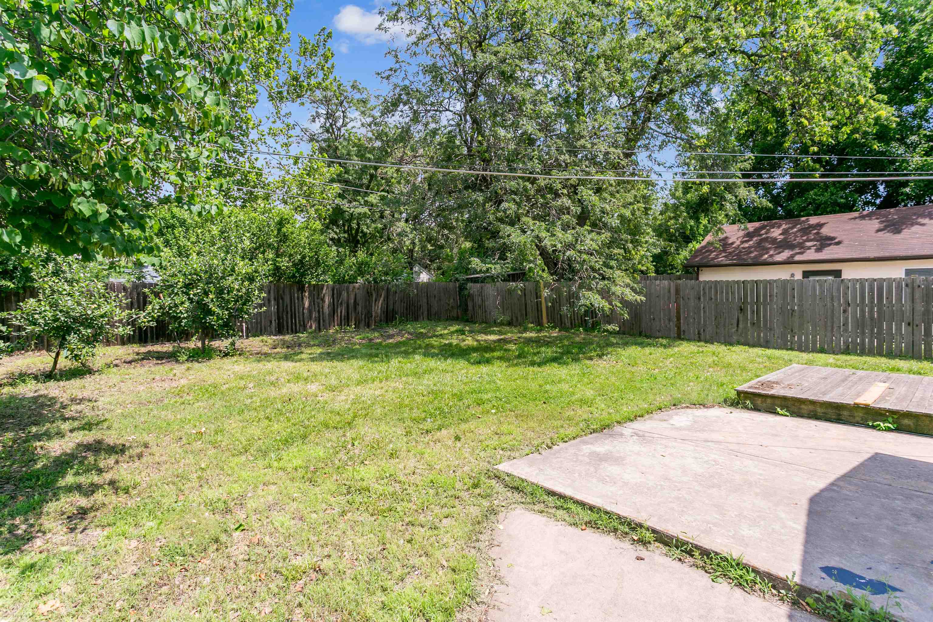 1046 N Crestway St Property Photo 21