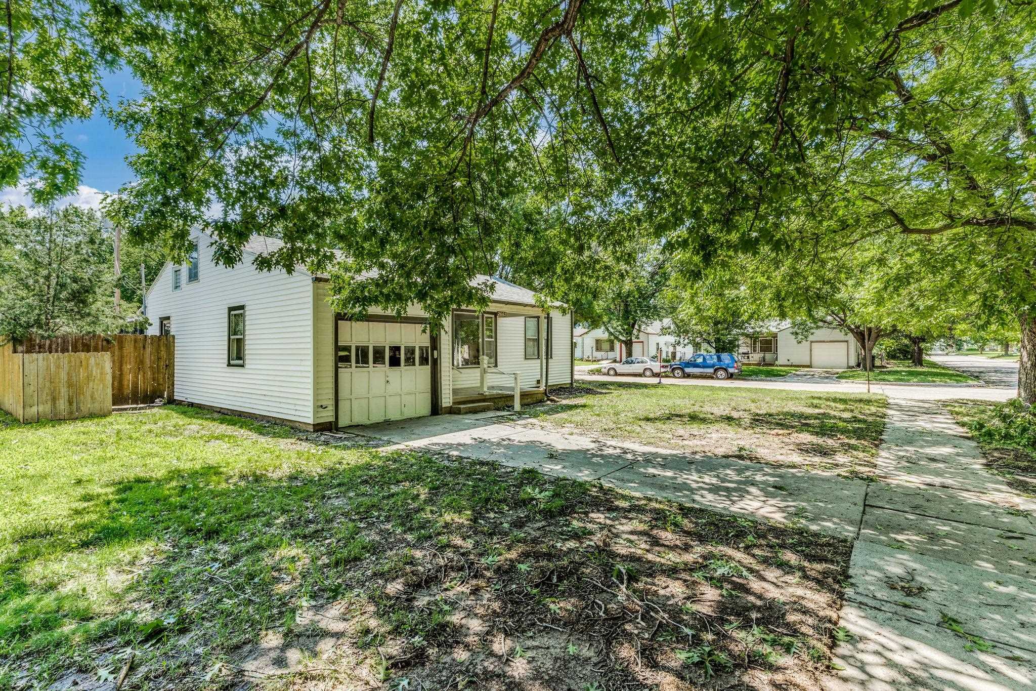 2662 S Lulu Ave Property Photo 2