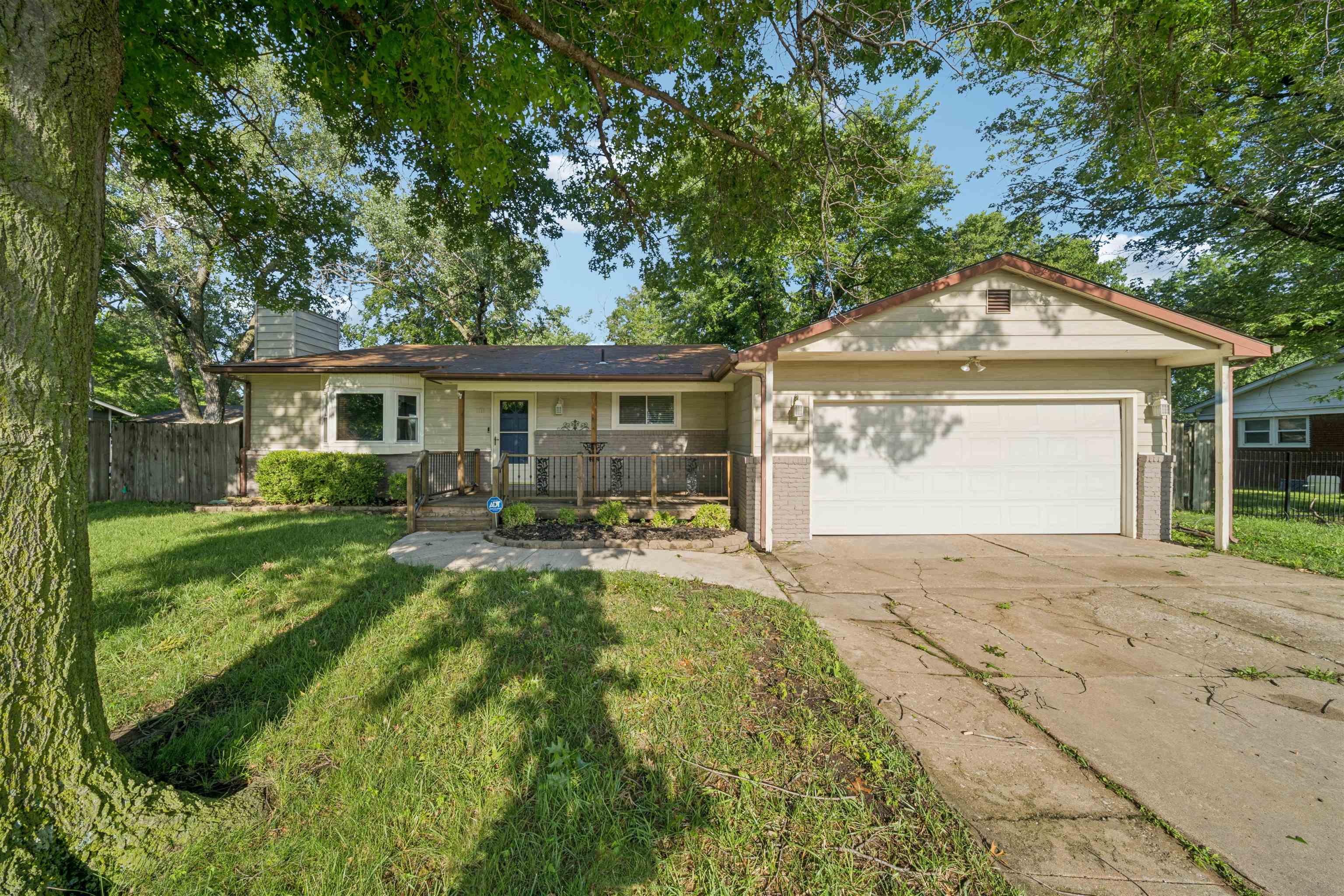 1713 N Terry Ln Property Photo 2