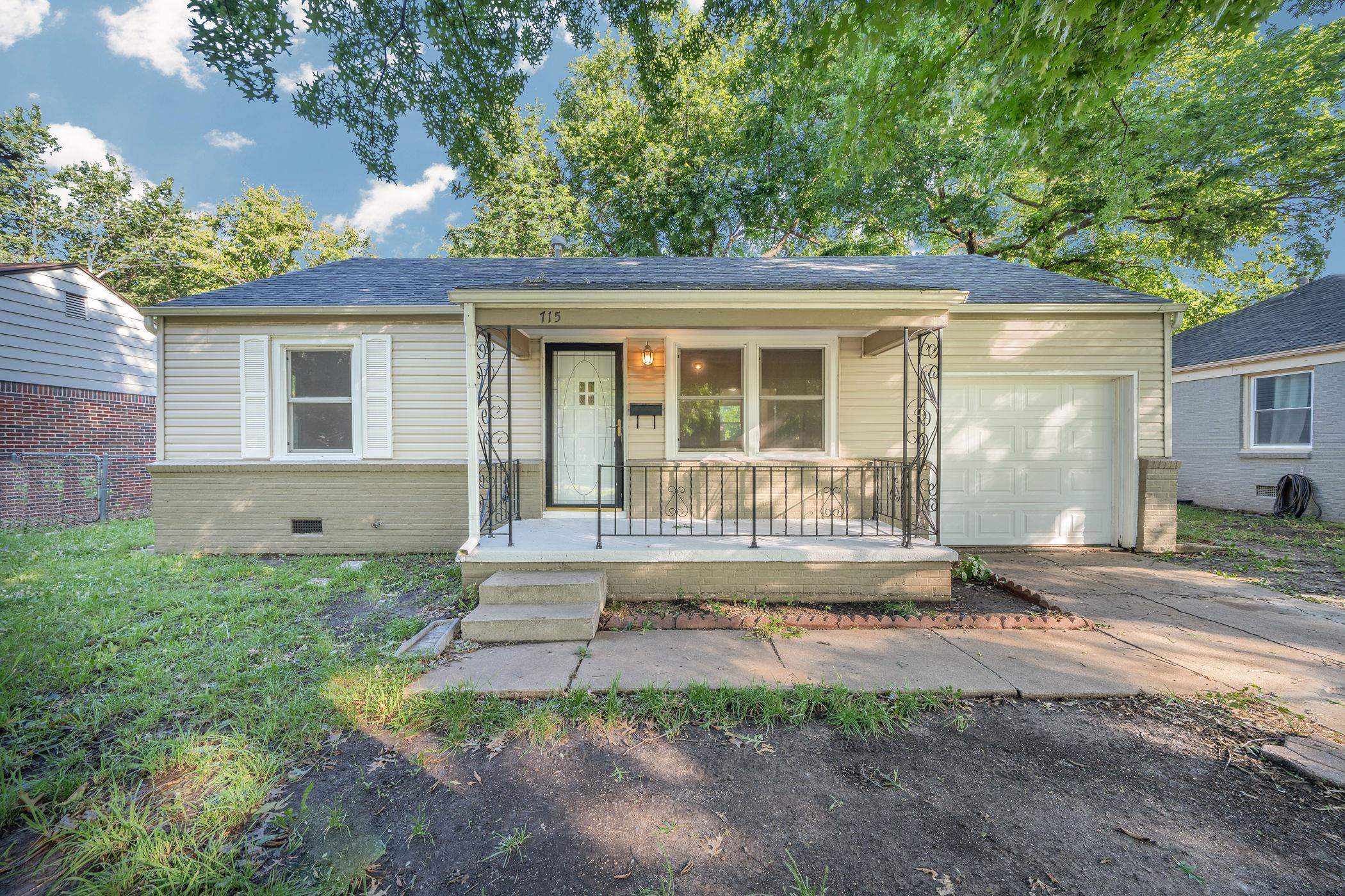715 S Drury Ln Property Photo