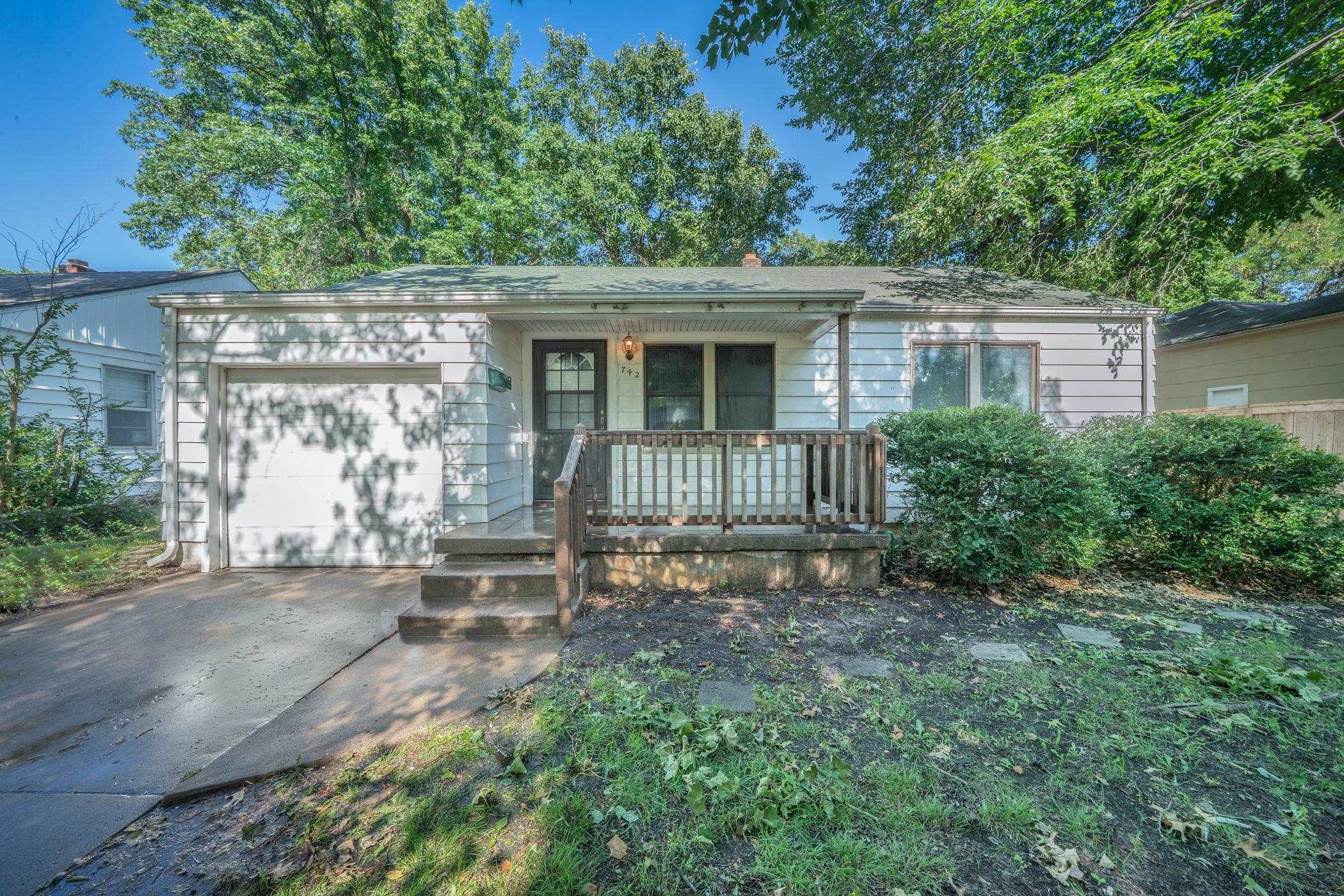 742 S Crestway St Property Photo