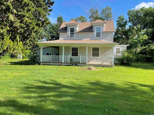617 W Towanda Ave Property Photo 1