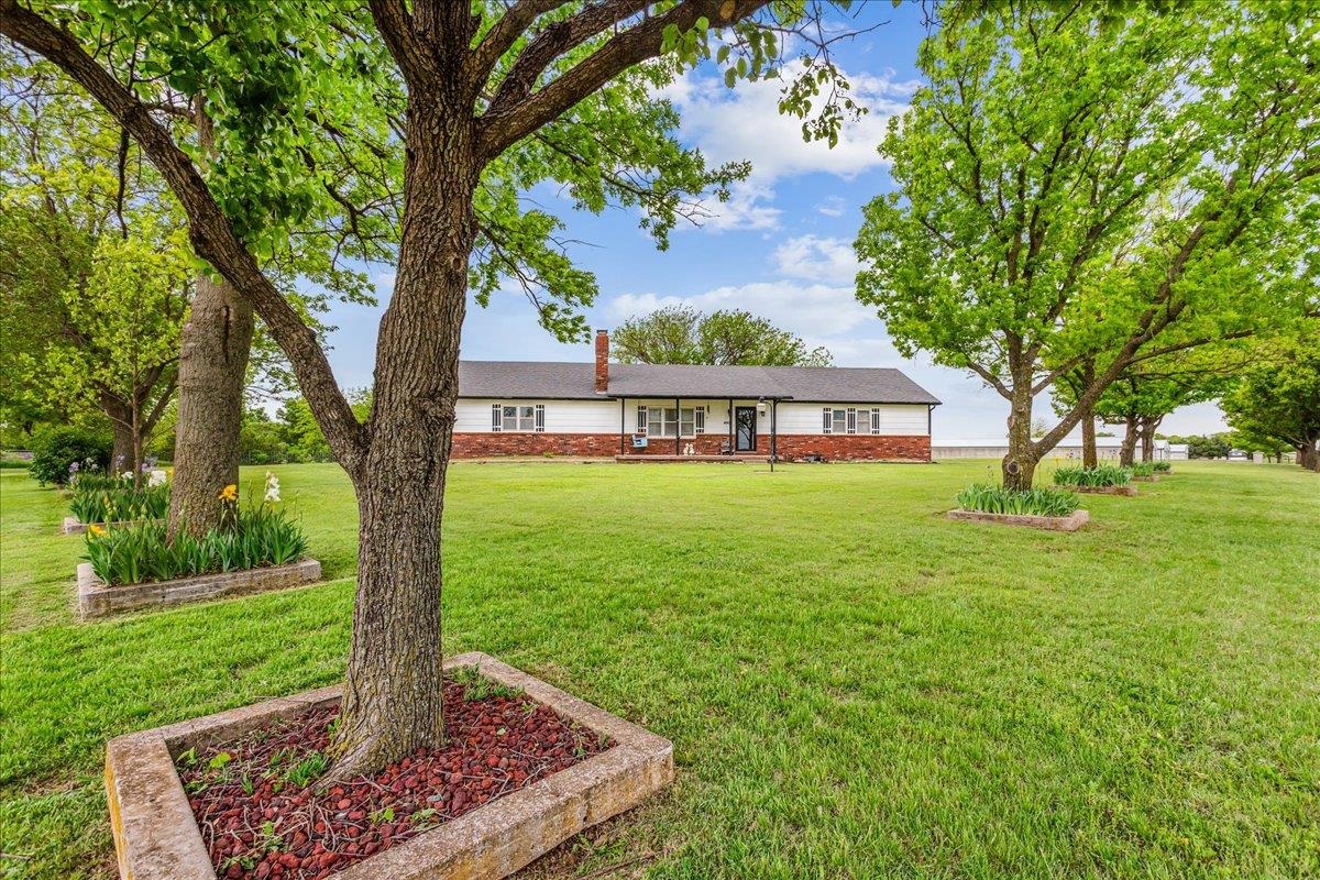 4001 S Tyler Rd Property Photo