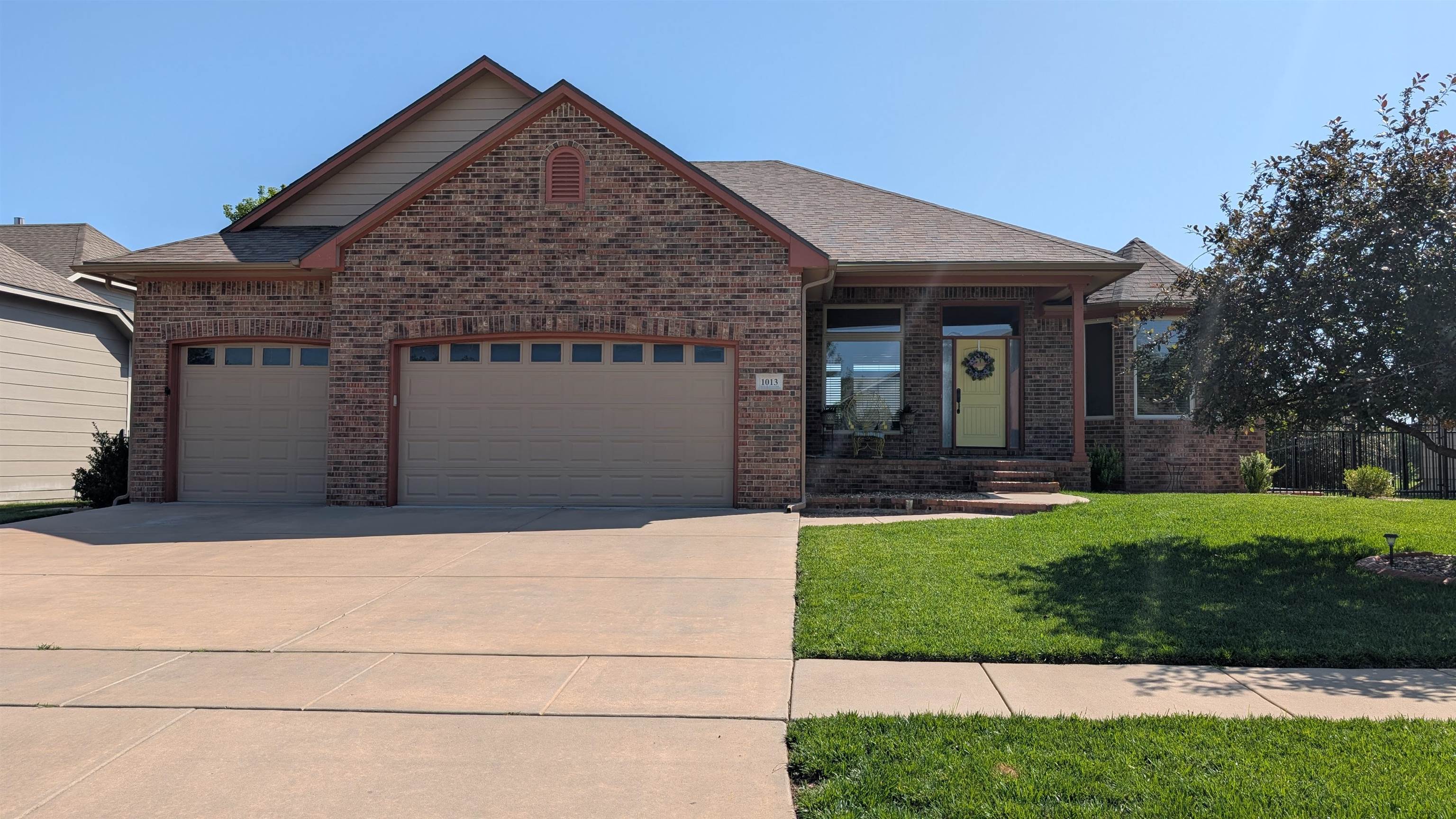 1013 N Beau Jardin St Property Photo 1