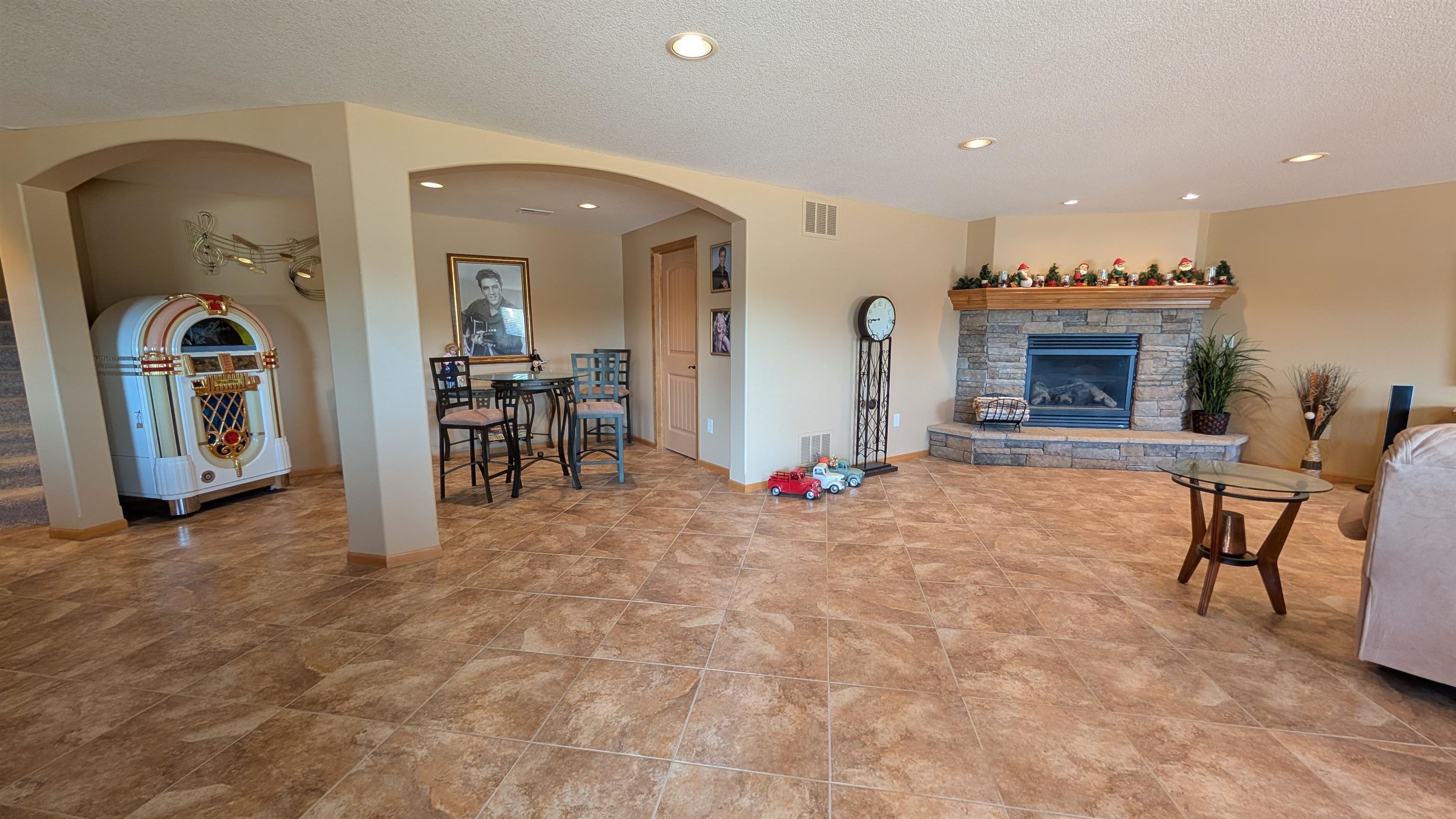 1013 N Beau Jardin St Property Photo 18