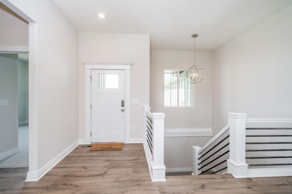 1242 W Ravendale Ln Property Photo 3