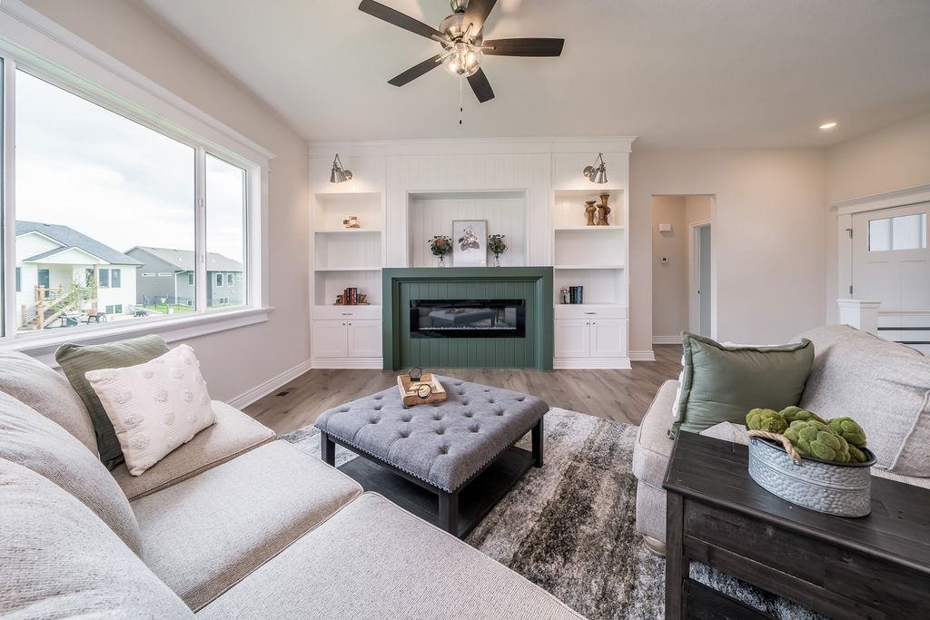 1242 W Ravendale Ln Property Photo 4