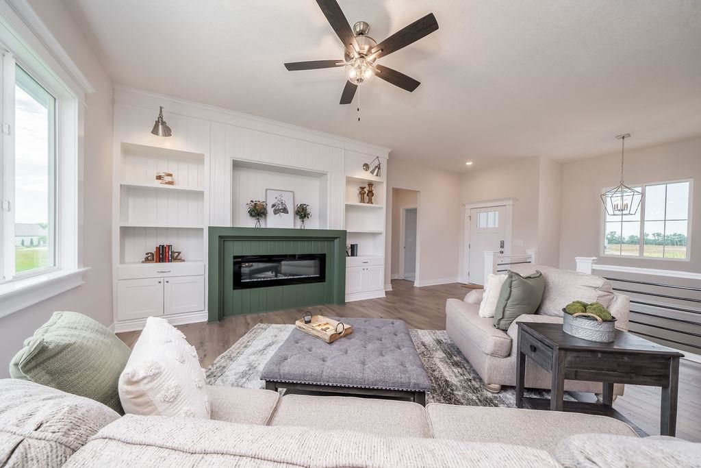 1242 W Ravendale Ln Property Photo 5