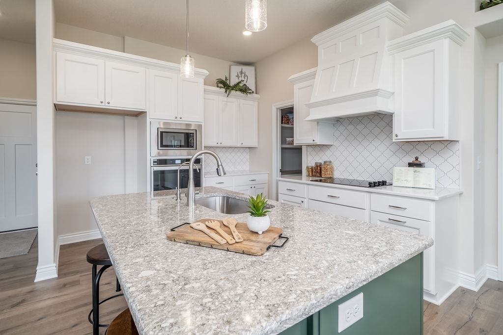 1242 W Ravendale Ln Property Photo 11