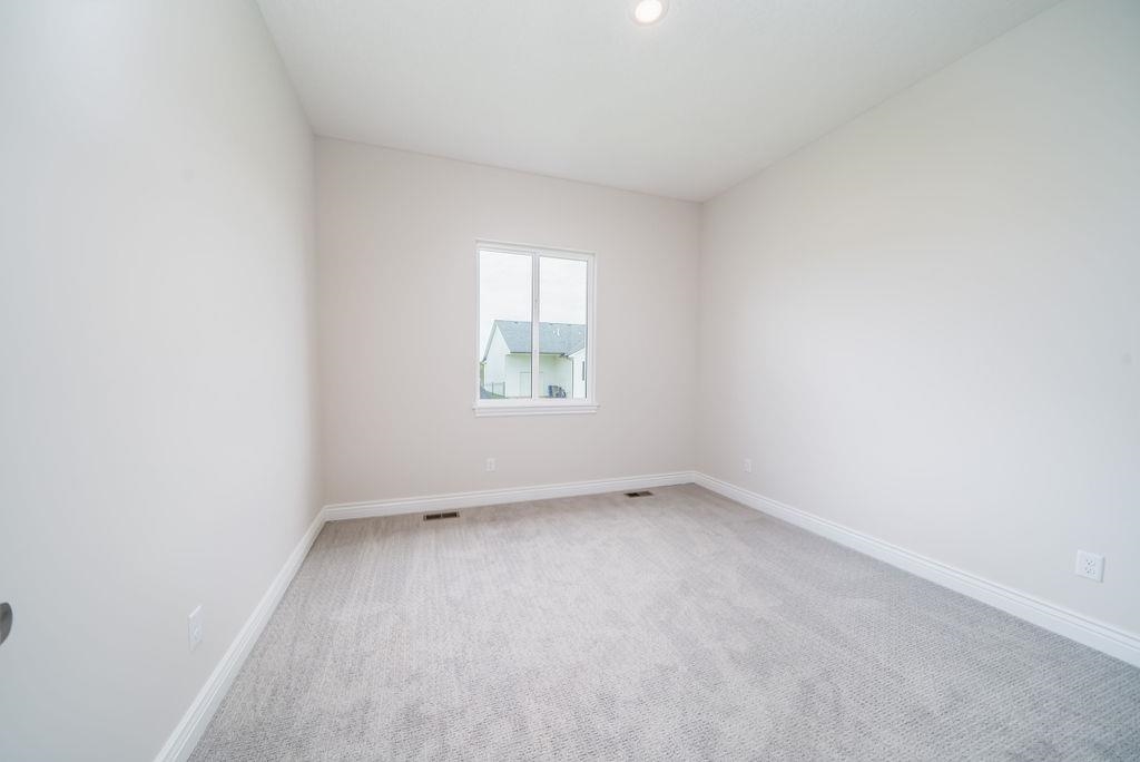 1242 W Ravendale Ln Property Photo 15