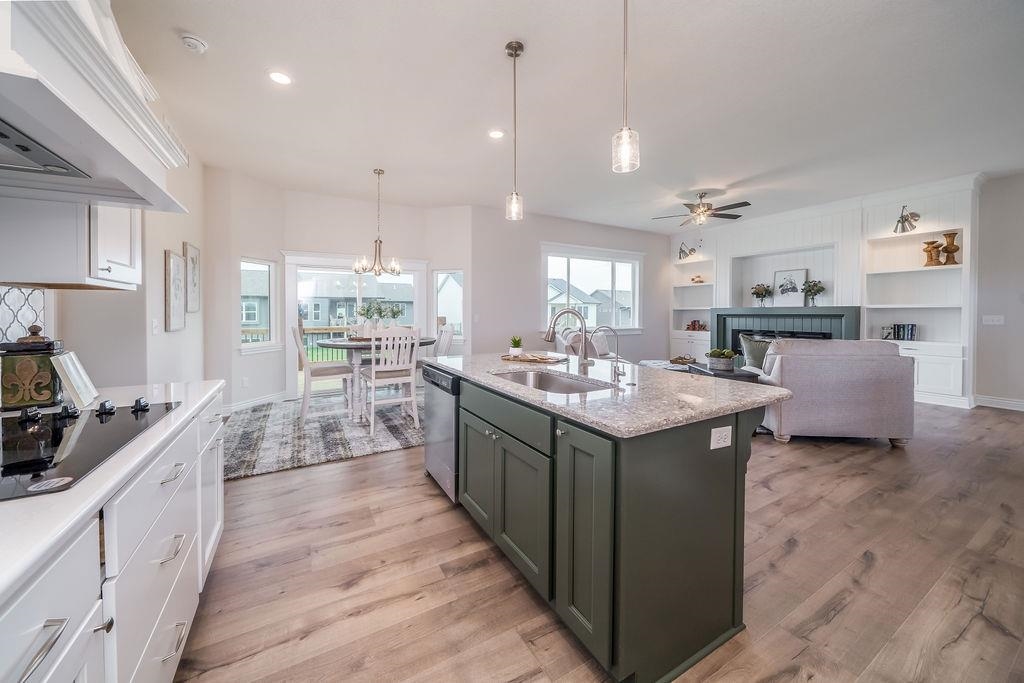 1242 W Ravendale Ln Property Photo 16