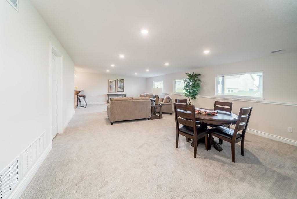 1242 W Ravendale Ln Property Photo 24