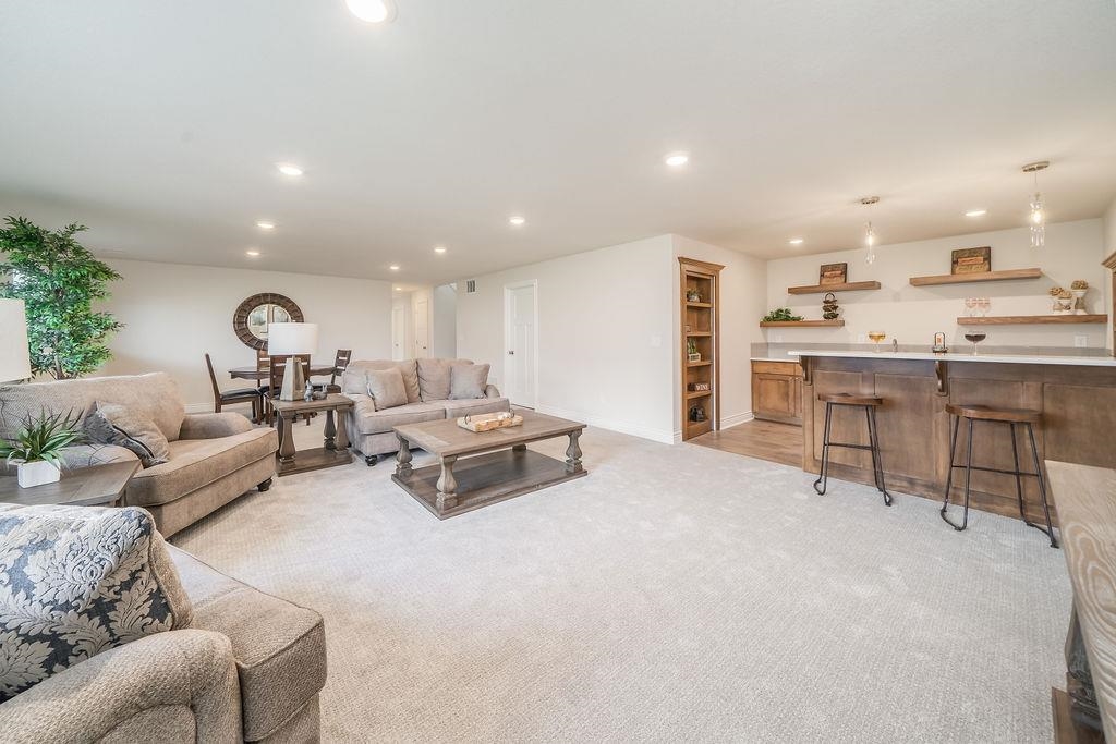 1242 W Ravendale Ln Property Photo 28