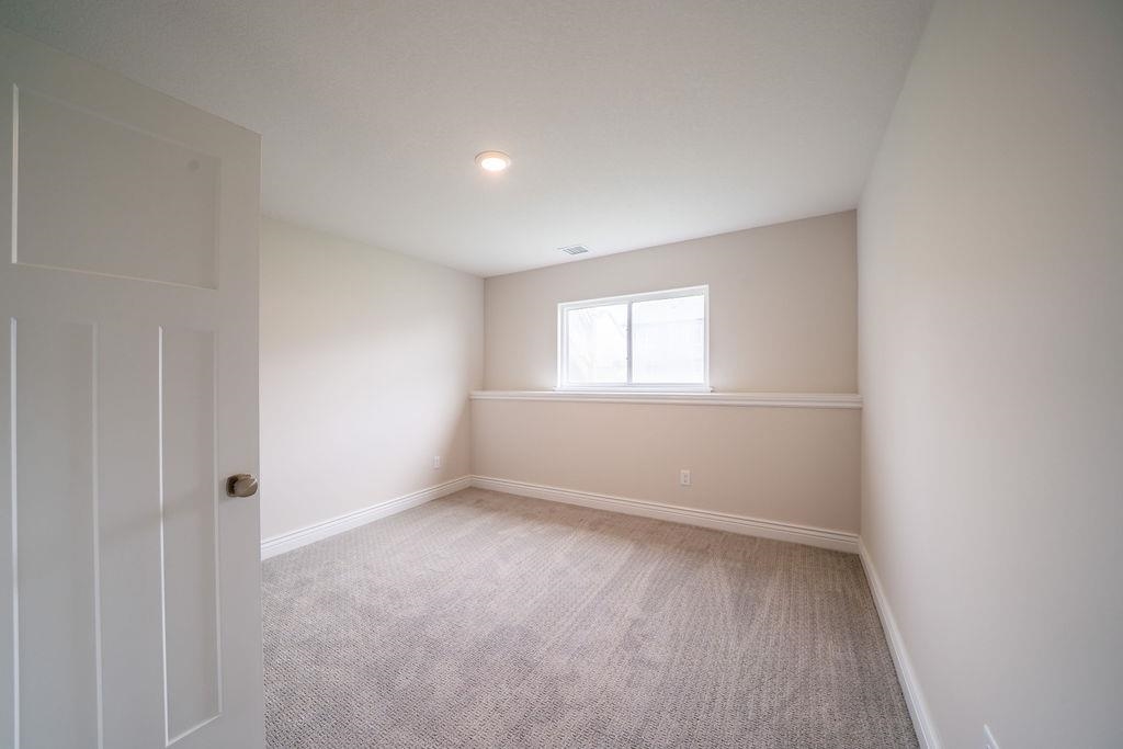 1242 W Ravendale Ln Property Photo 29