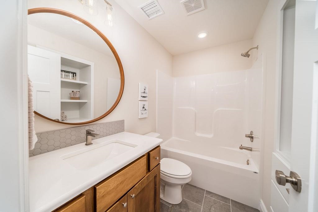 1242 W Ravendale Ln Property Photo 30