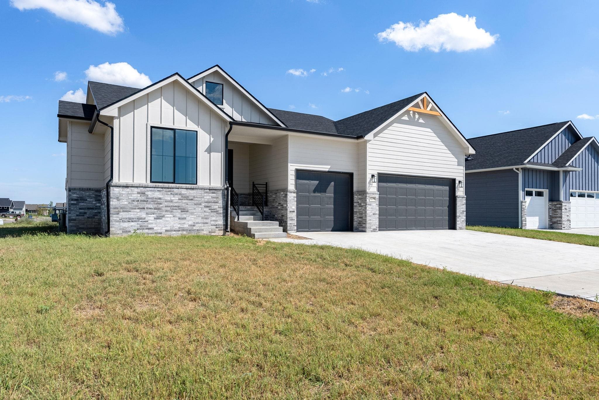 1230 W Ravendale Ln Property Photo 5